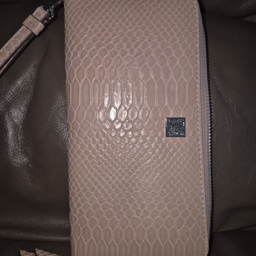 Pink Snake-Embossed Wallet - Picture 4 of 4